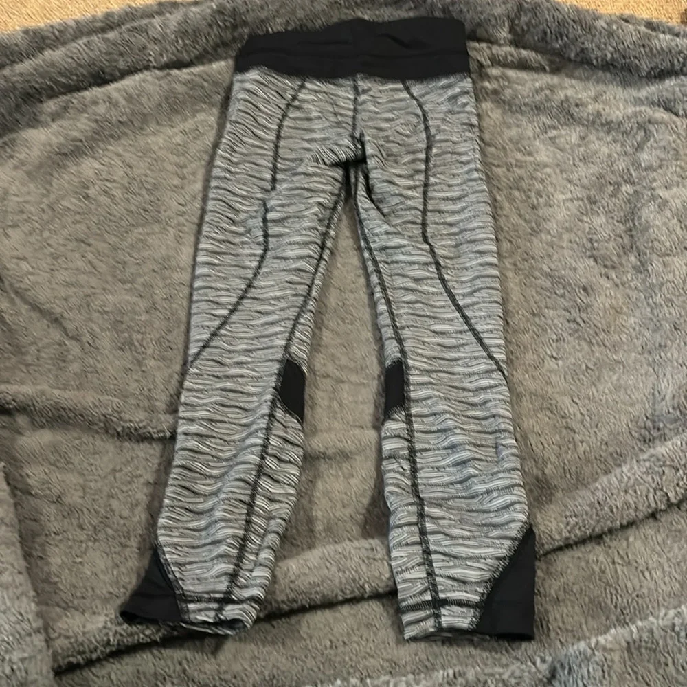 LuLulemon leggings - Picture 3 of 6